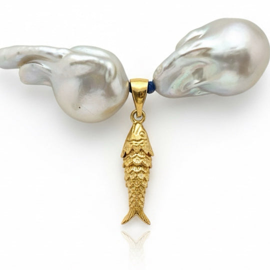 MARIS Necklace — Grey Baroque Pearls | Gold-Plated Silver Fish Pendant